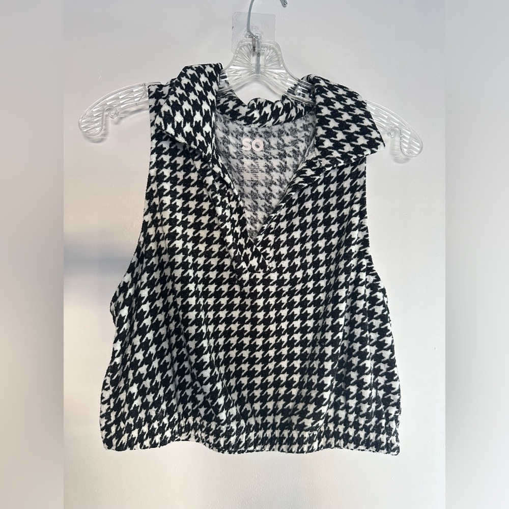SO Houndstooth V-neck Halter Top. Juniors Size XL.